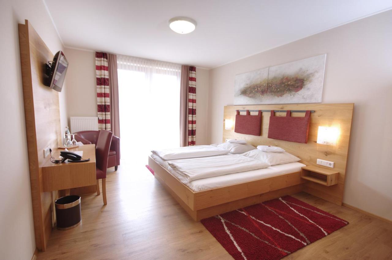 Da'Sporrer Hotel & Wirtshaus Нойнбург-форм-Вальд Экстерьер фото