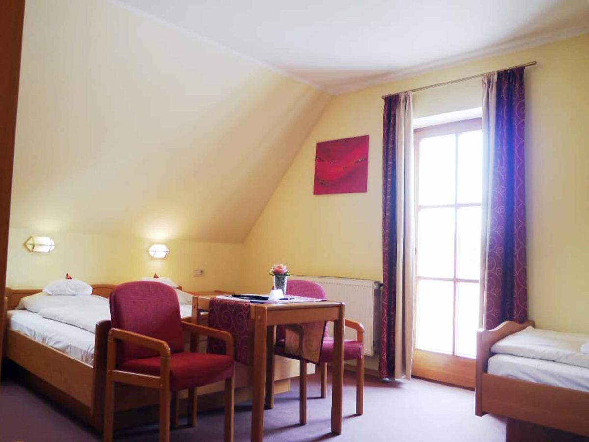 Da'Sporrer Hotel & Wirtshaus Нойнбург-форм-Вальд Экстерьер фото