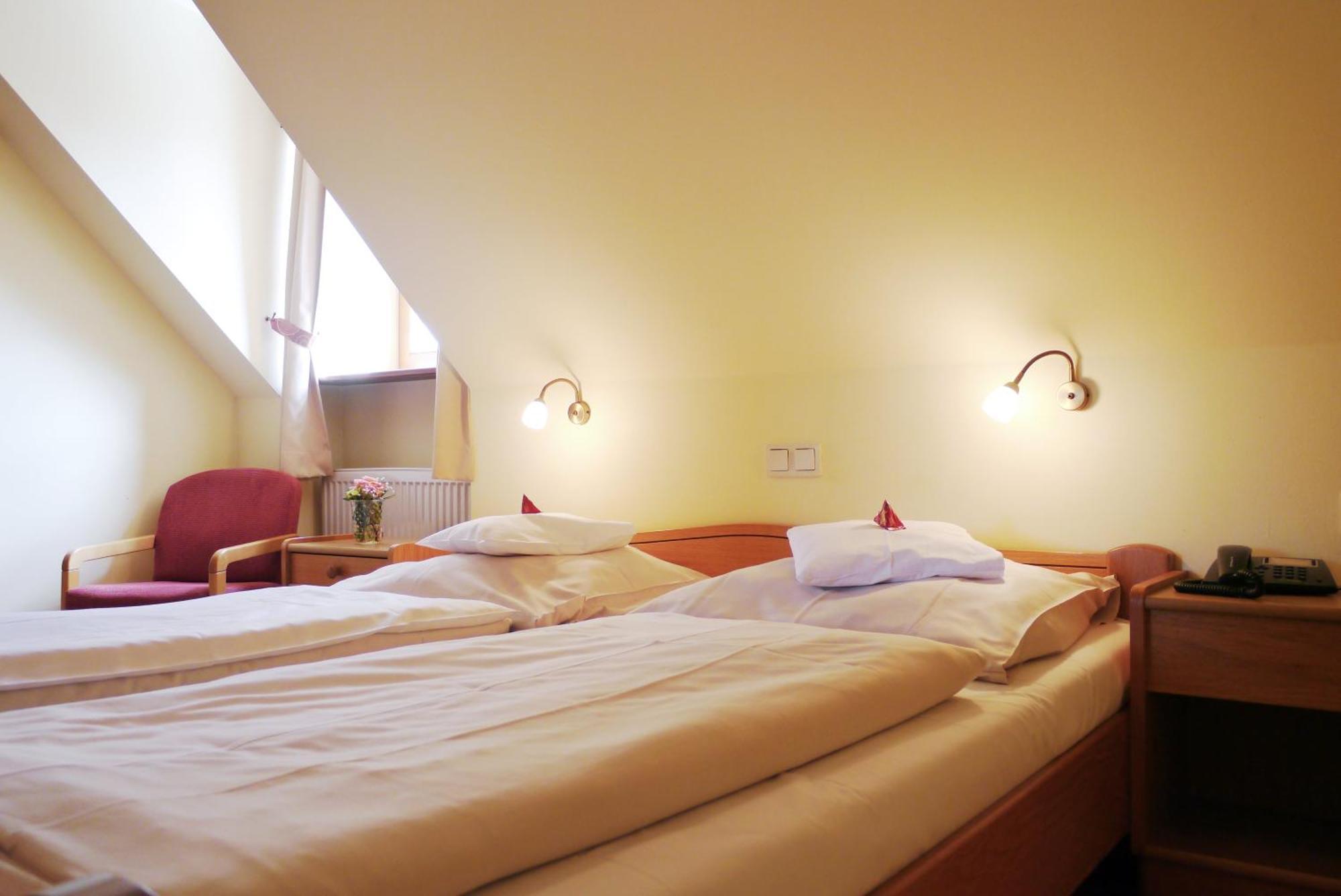 Da'Sporrer Hotel & Wirtshaus Нойнбург-форм-Вальд Экстерьер фото